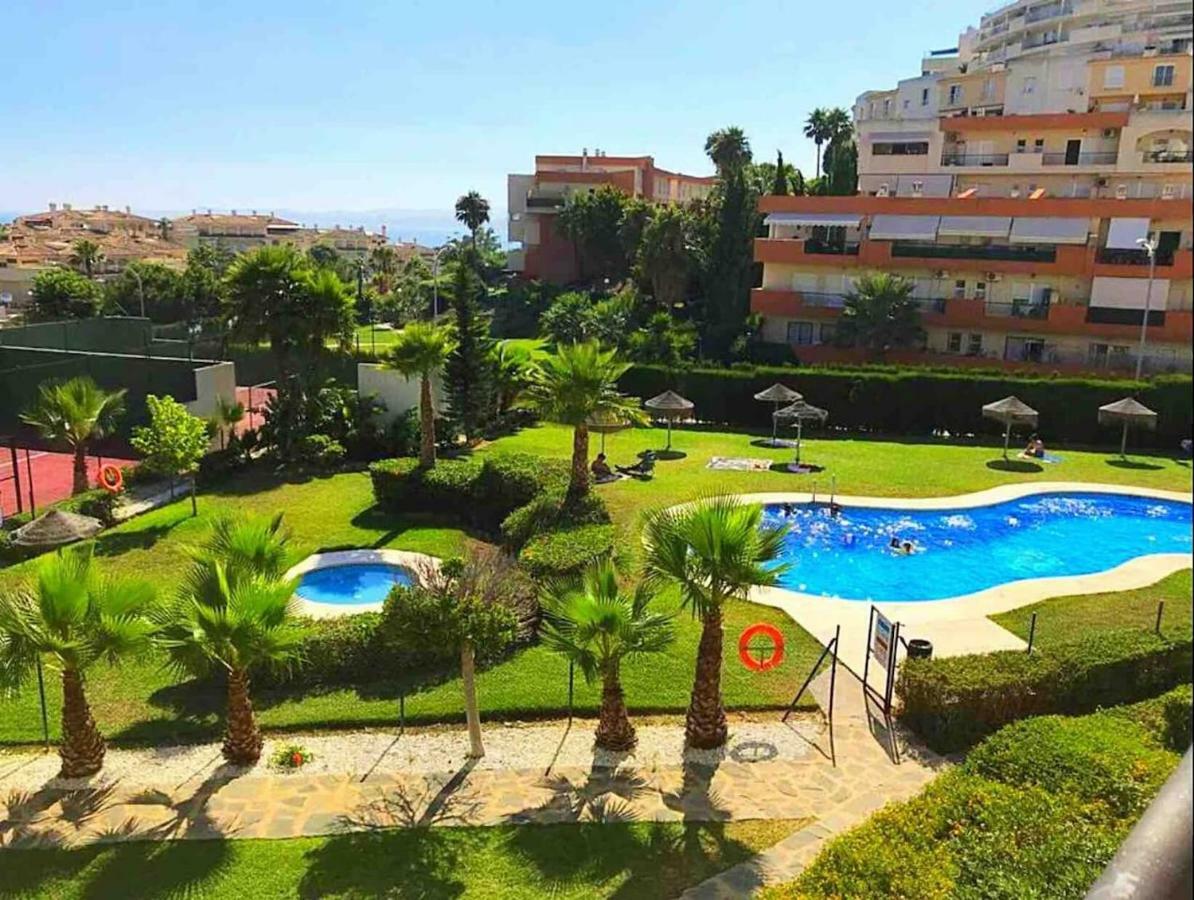 Seaview Apartment With Great Amenities & Facilities Benalmádena Esterno foto
