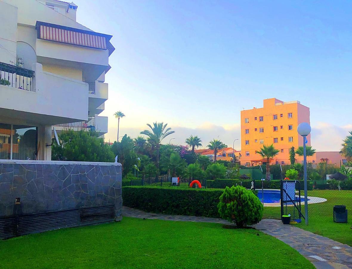 Seaview Apartment With Great Amenities & Facilities Benalmádena Esterno foto